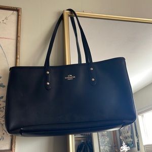 Like new, black Coach tote